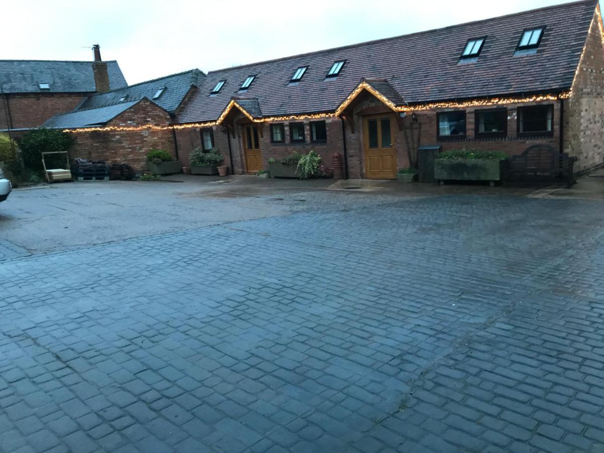 Nuneaton - Cottage - Sleeps 2 - Parking - Garden Exterior foto