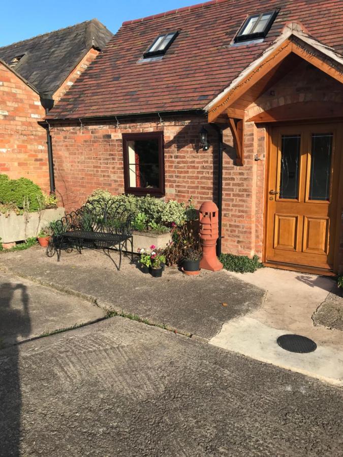 Nuneaton - Cottage - Sleeps 2 - Parking - Garden Exterior foto